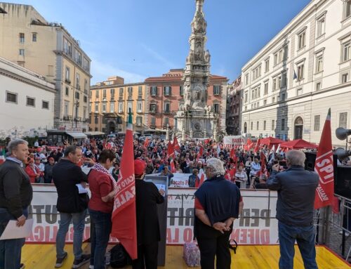 Manovra, Spi-Cgil in piazza a Napoli contro i tagli a sanità e pensioni: “In Campania si è poveri tutta la vita”