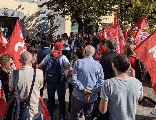 Scuola, a Napoli il presidio regionale della Flc Cgil: “Con l’autonomia differenziata aumenterà divario Nord-Sud”